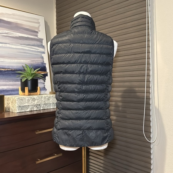 Amazon Black Lightweight Water-Resistant Packable Puffer Vest. Size Small - Picture 5 of 6